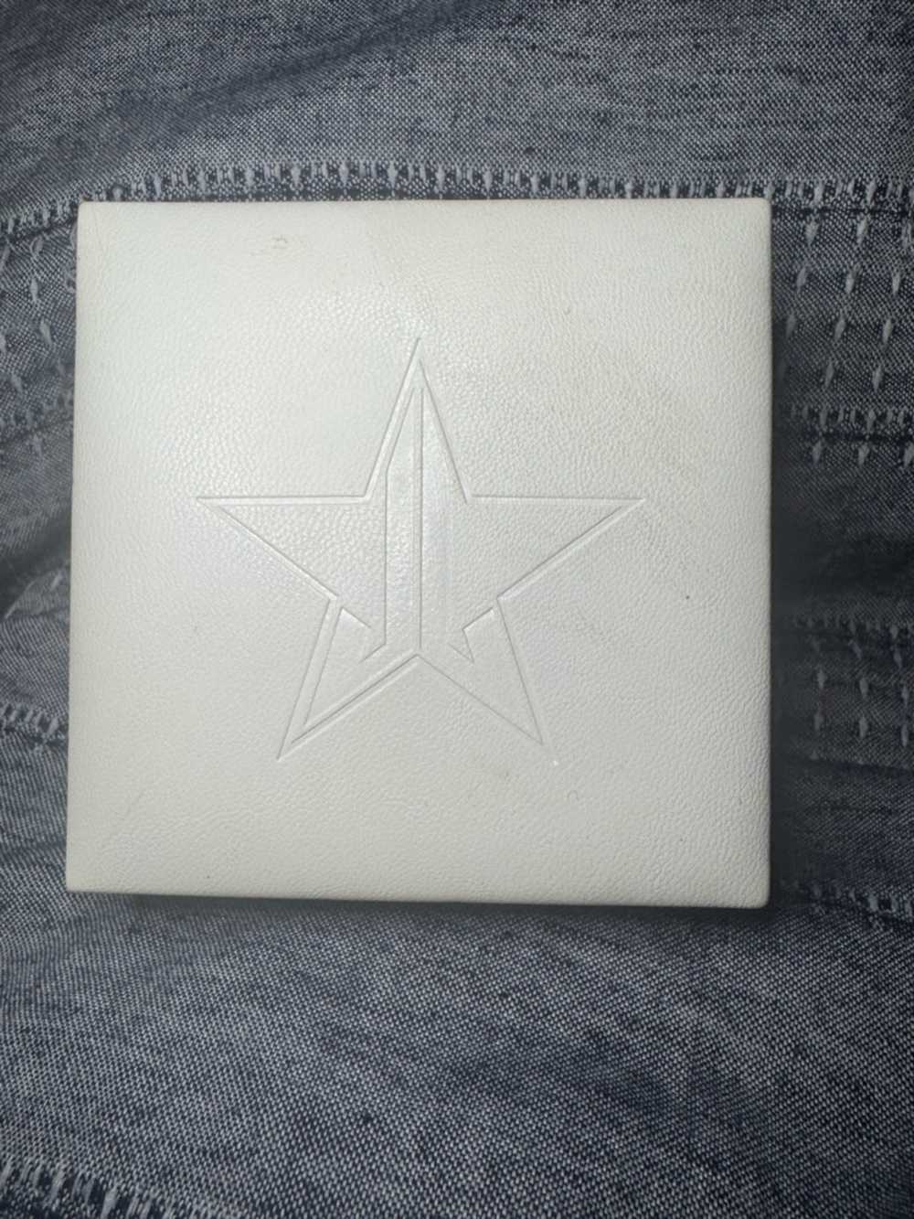 Jeffree Star Cosmetics Extreme Frost
Highlighting Powder Gag Me NEW IN BOX - Picture 8 of 8